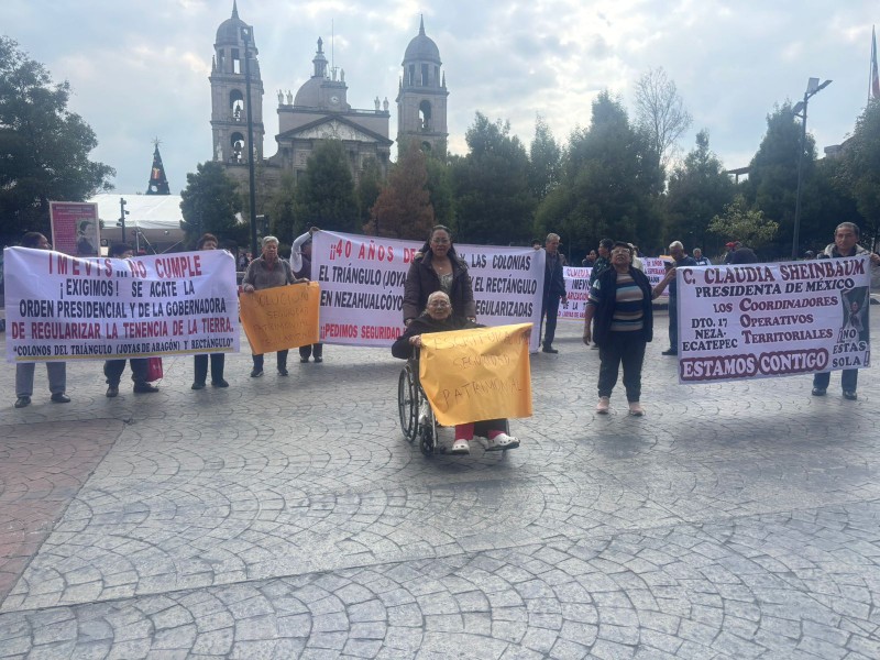 Habitantes de colonias de Nezahualcóyotl exigen regularización de sus predios