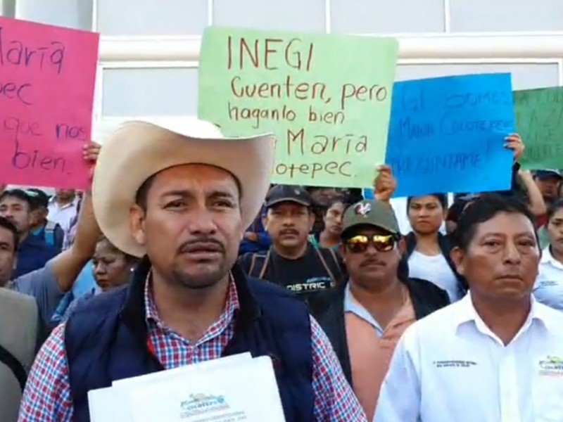 Habitantes de Colotepec protestan en oficinas del INEGI