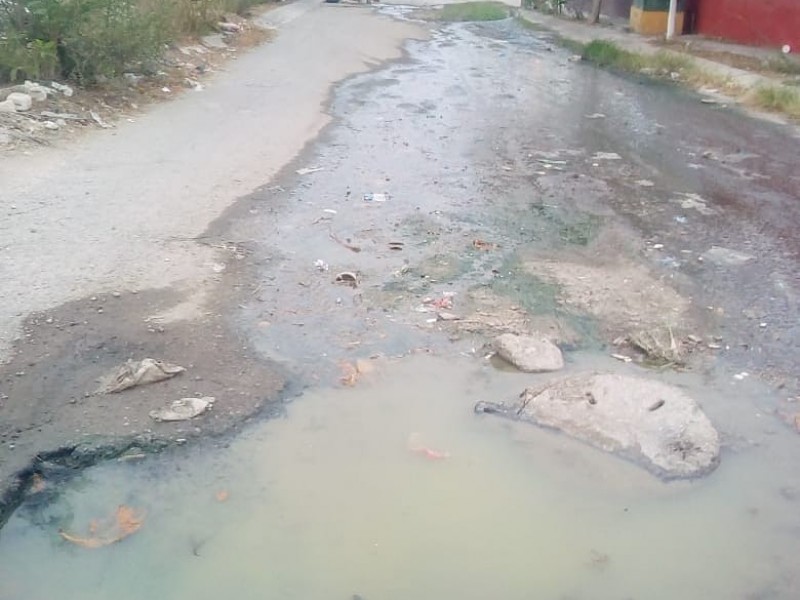 Habitantes de Costa Dorada denuncian fuga de aguas negras.