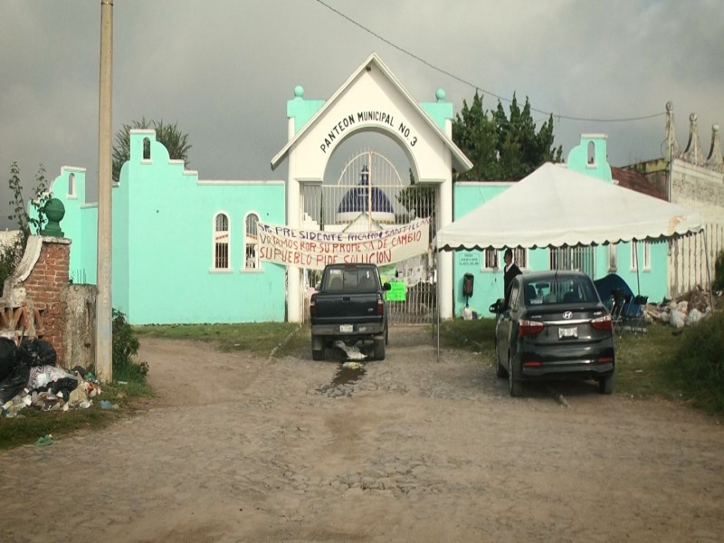 Habitantes de El Salto mantienen plantón