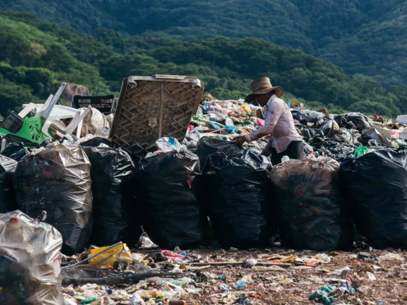 Habitantes de Guayabitos se manifiestan para exigir cierre de basurero