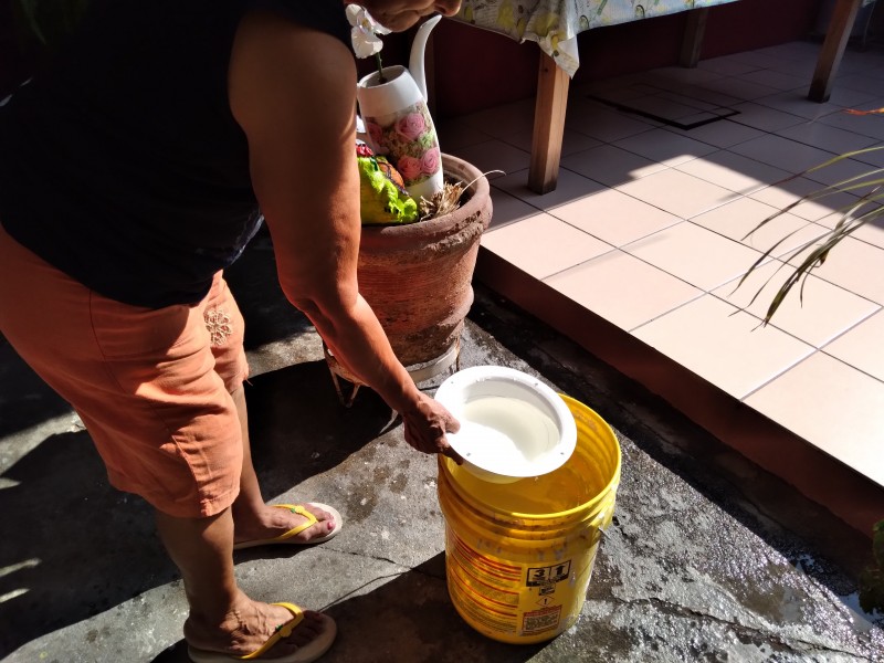 Habitantes de la colonia Burocrática Maya, reciben agua contaminada