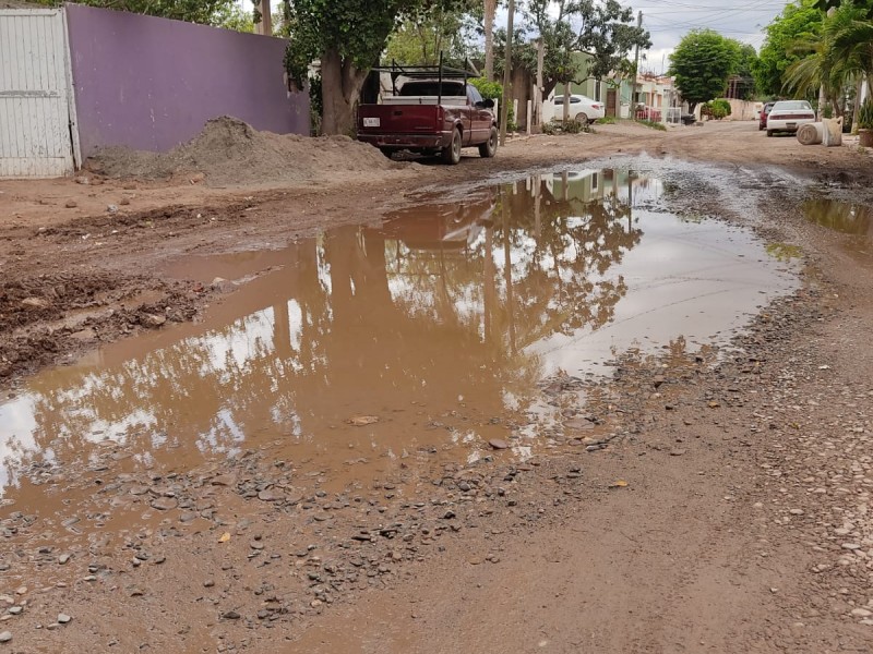 Habitantes de la Colonia Valle Bonito denuncian calles intransitables