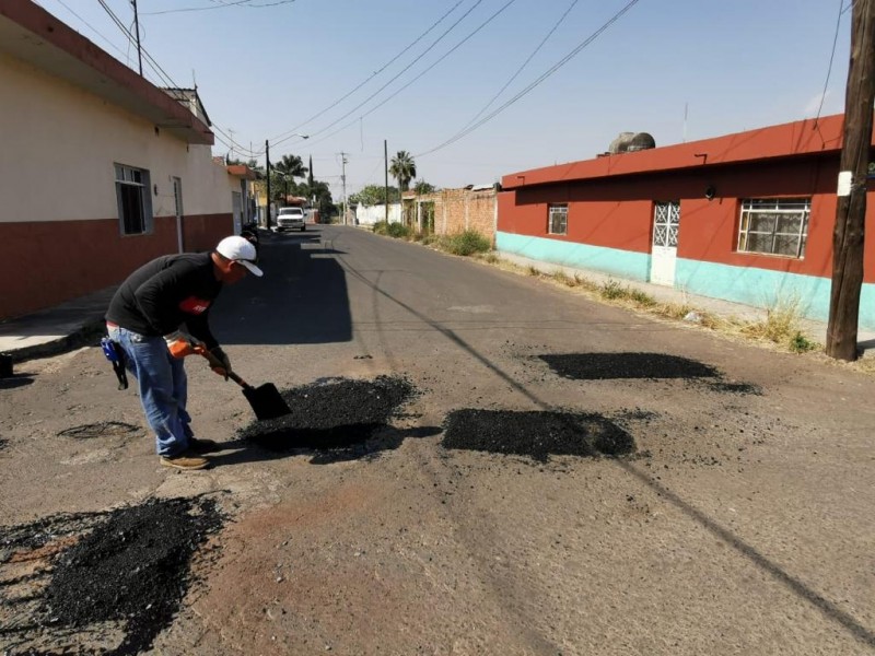 Habitantes de las comunidades de Zamora piden bacheo de vialidades