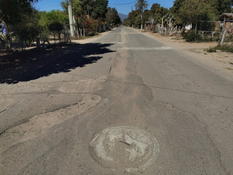 Habitantes de Las Higueras de Los Natoches piden reparen carretera