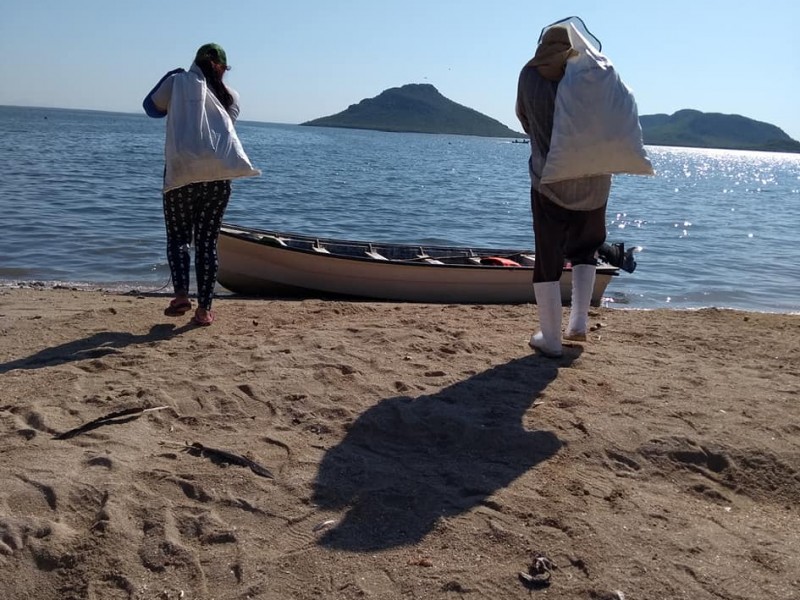 Habitantes de Lázaro Cárdenas lucha por mantener limpias sus playas