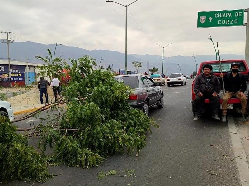 Habitantes de Mitontic radicalizan protestas en la capital del estado