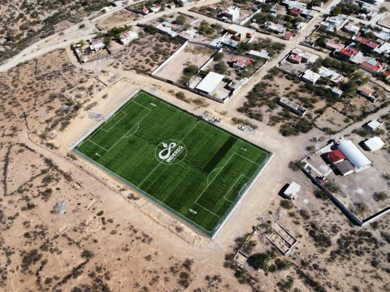 Habitantes de Peñamiller estrenan nuevo espacio y material deportivo