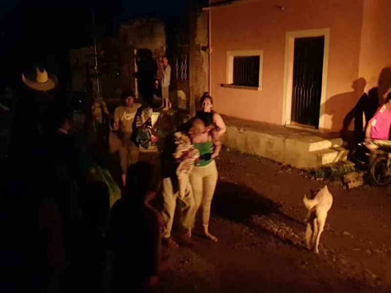 Habitantes de Pericos, Rosamorada, fueron evacuados