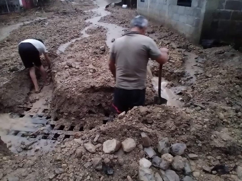 Habitantes de Pichucalco siguen a la espera de ayuda