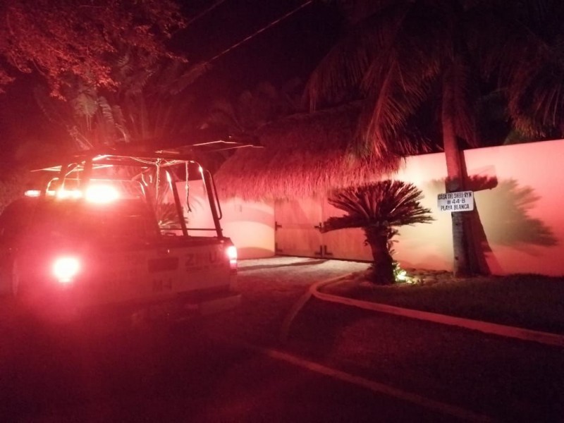 Habitantes de playa Blanca desalojan viviendas después del sismo