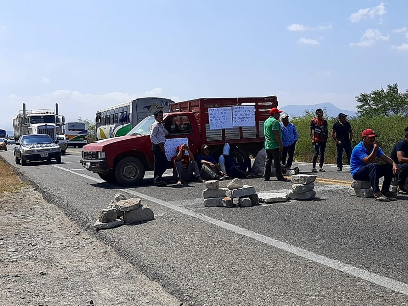 Habitantes de Puente Madera bloquean carretera; rechazan parques industriales