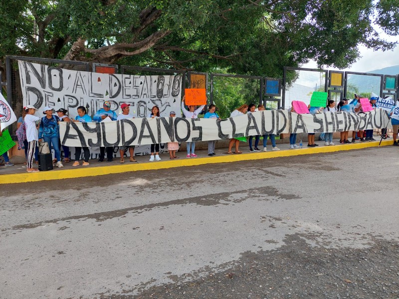 Habitantes de Puerto Vicente Guerrero protestan en evento de Sheinbaum