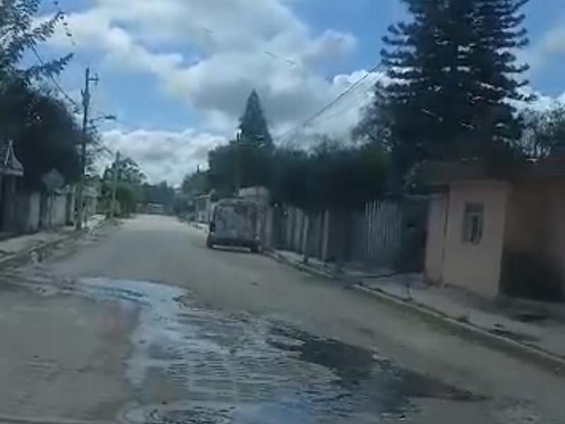 Habitantes de San Bartolo denuncian desbordamiento de drenaje