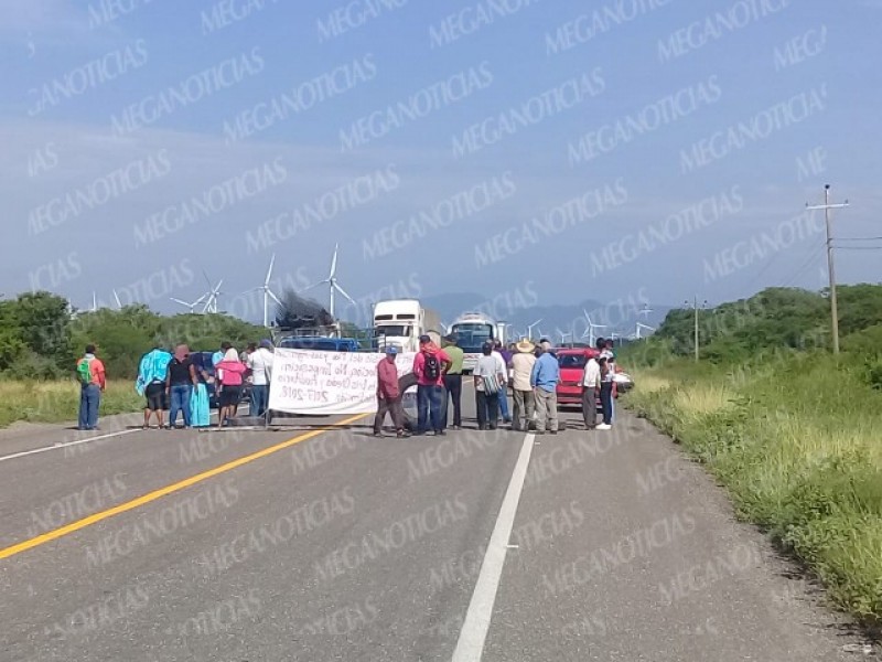 Habitantes de San Dionisio protestan con bloqueo carretero