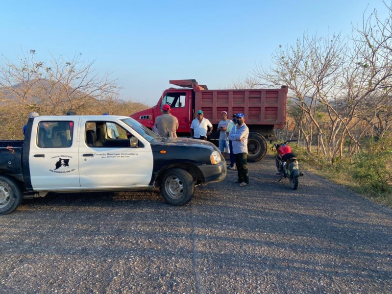 Habitantes de San Dionsio del Mar realizan bloqueo carretero