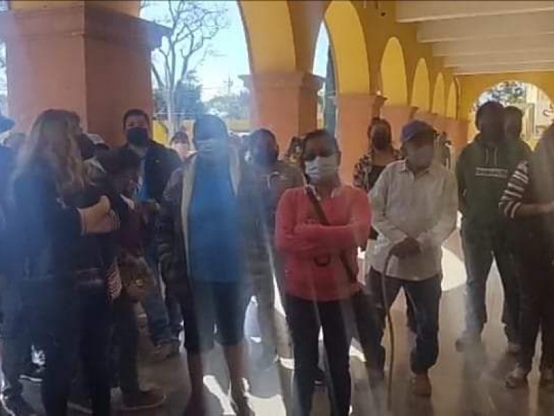 Habitantes de Santiago Miahuatlán protestan contra DAP