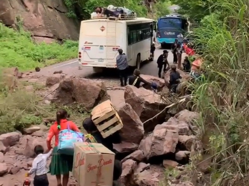 Habitantes de sierra nayarita graban estragos causados por la lluvia