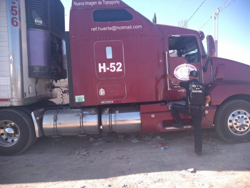 Habitantes de Tecamachalco enfrentan a la PF