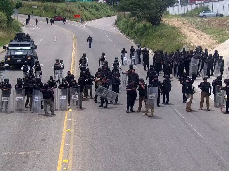 Habitantes de Teopisca retienen a trabajadores y militares tras desalojo