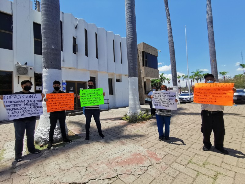 Habitantes de Topolobampo se manifiestan, piden detener obra