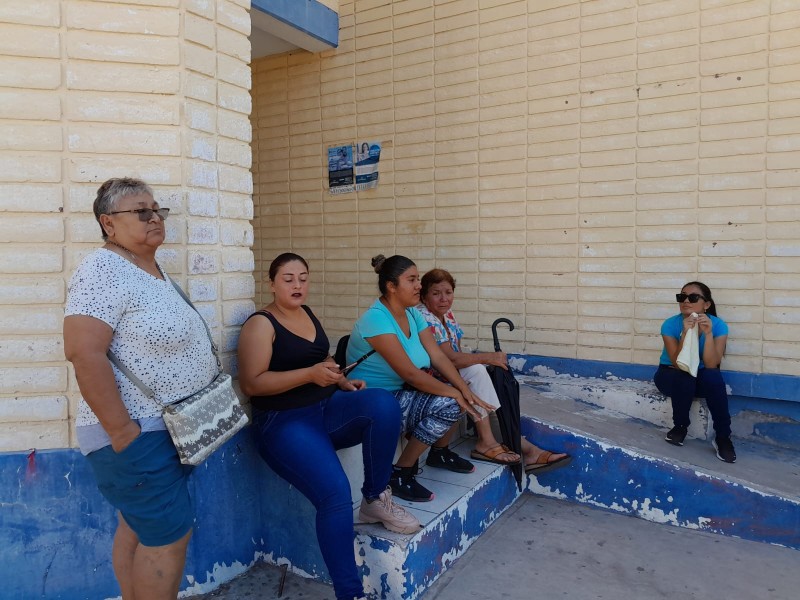 Habitantes de Topolobampo se manifiestan por falta de agua potable