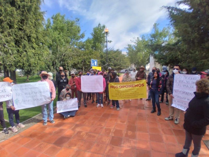 Habitantes del fraccionamiento Villas del Campo exigen parar tala árboles