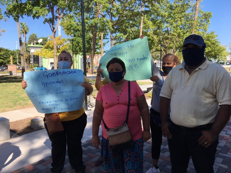 Habitantes del Guamúchil solicitan al gobernador regularizar sus terrenos