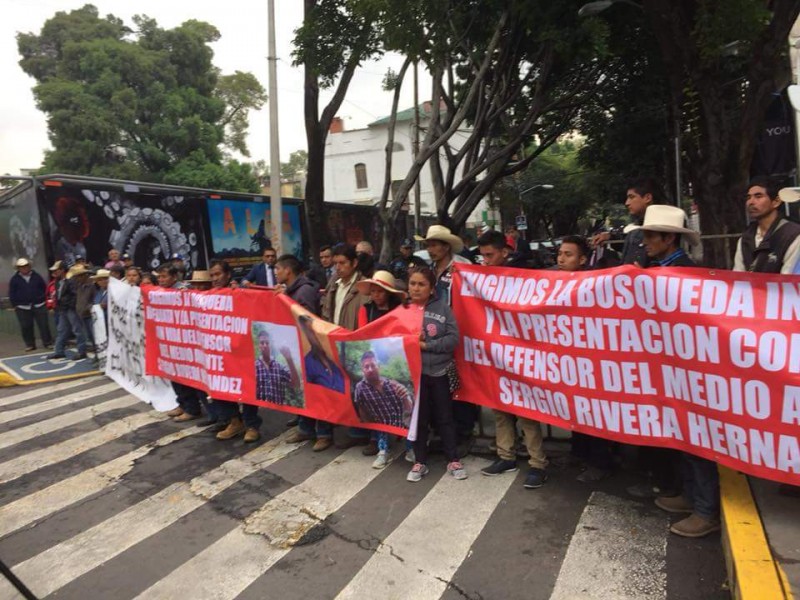 Habitantes llegan a casa de presidente electo