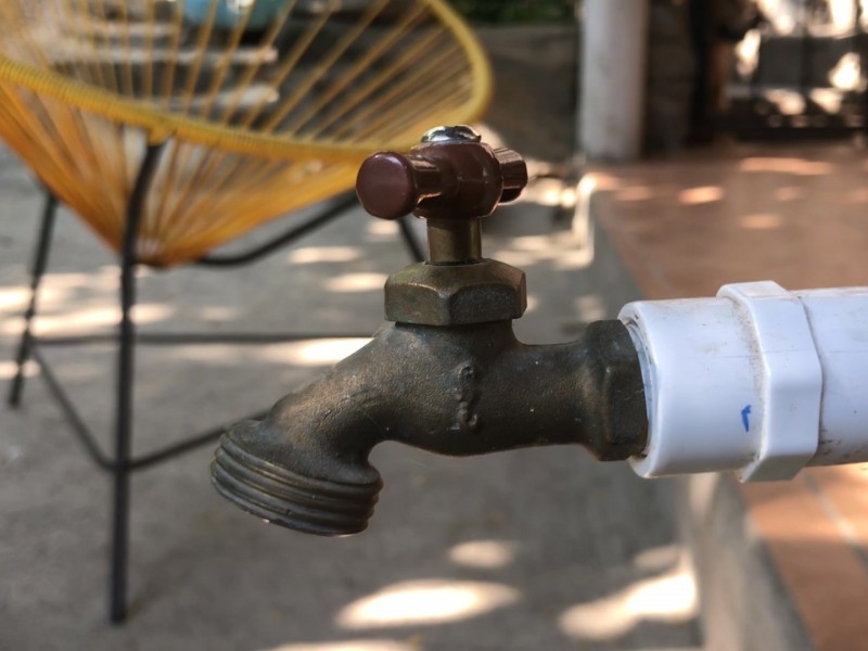 Habitantes reportan tres colonias sin agua potable