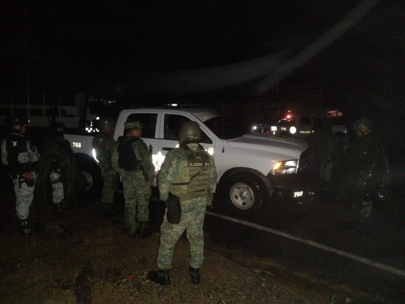Habitantes retienen a alcalde de Malinaltepec en Alacatlatzala