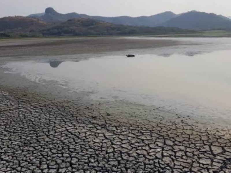 Habría consecuencias legales por explotación de laguna del Farallón