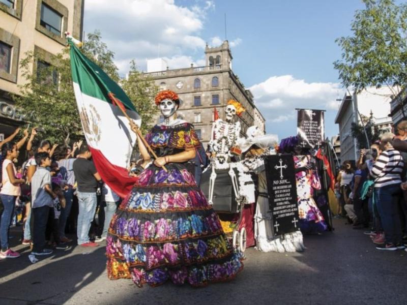 Habrá cierres viales y desfile de día de muertos en Guadalajara
