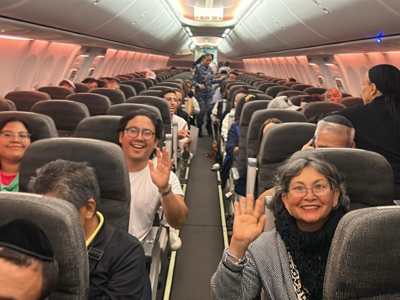 Hace escala en EE.UU. vuelo con mexicanos repatriados de Israel