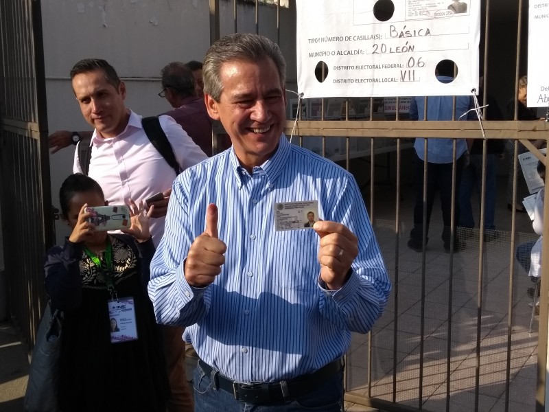 Hace llamado al voto López Santillana