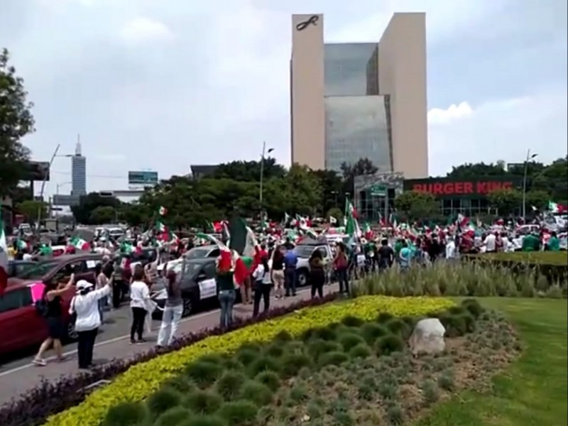 Hacen cuarta caravana contra AMLO en Guadalajara