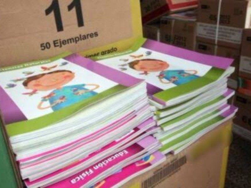 Hacen falta libros de 17 materias del nivel básico, denuncian