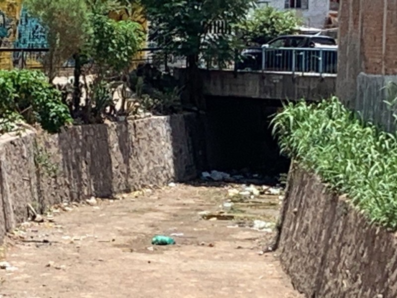 Hacen llamado a ciudadanos para no tirar basura en arroyos