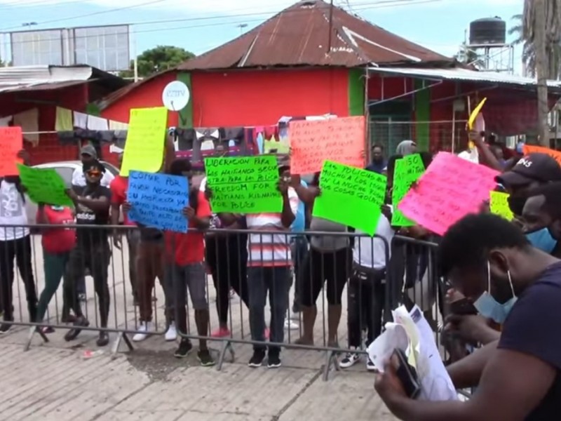 Haitianos mantienen protestas en Frontera Sur