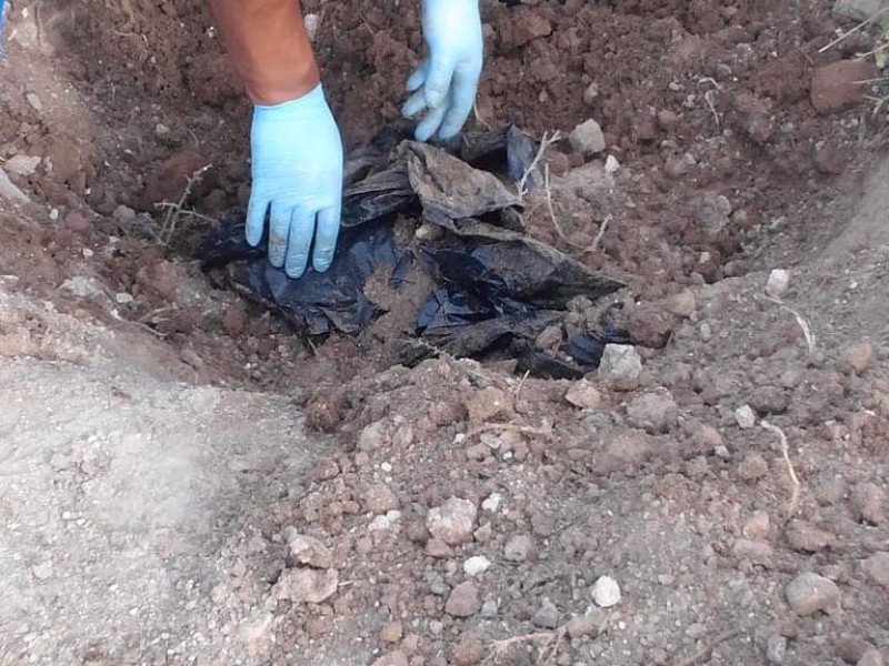 Hallan 17 bolsas con restos humanos en fosa de Tlaquepaque