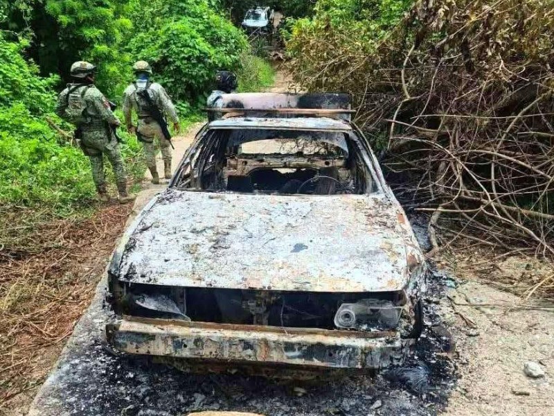 Hallan a cuatro personas calcinadas en un vehículo en Ayutla