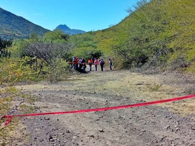 Hallan a dos jóvenes asesinados en camino rural de Totolápam, Oaxaca