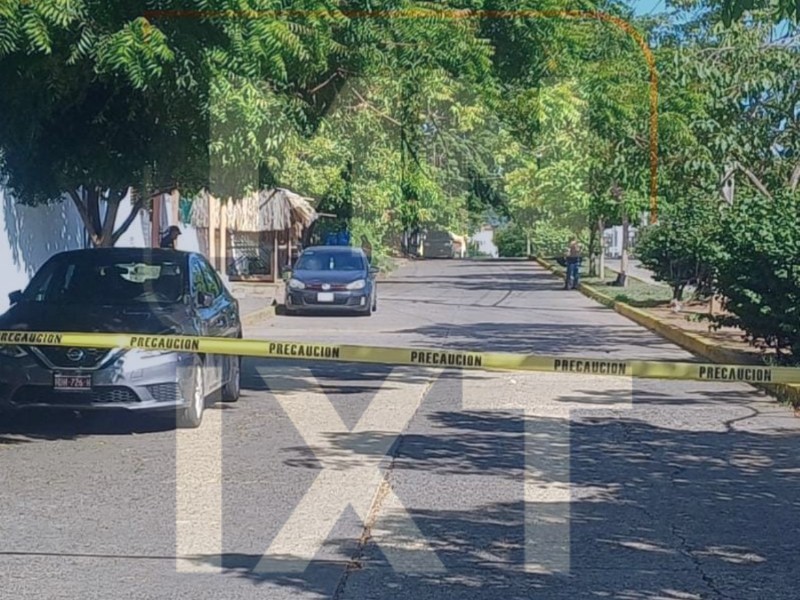 Hallan a hombre asesinado detrás de gasolinera en El Hujal