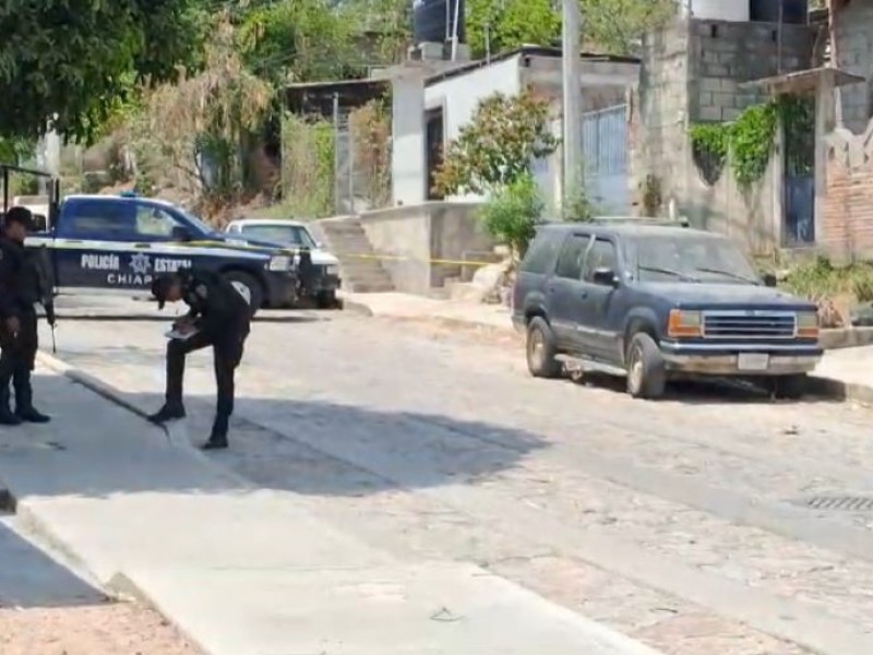 Hallan a indigente sin vida dentro de camioneta abandonada