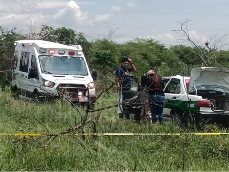 Hallan a persona sin vida dentro de taxi en El Chico