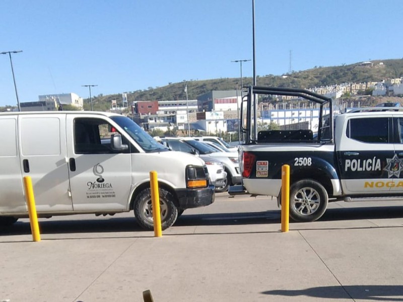 Hallan a persona sin vida en Bodega Aurrerá