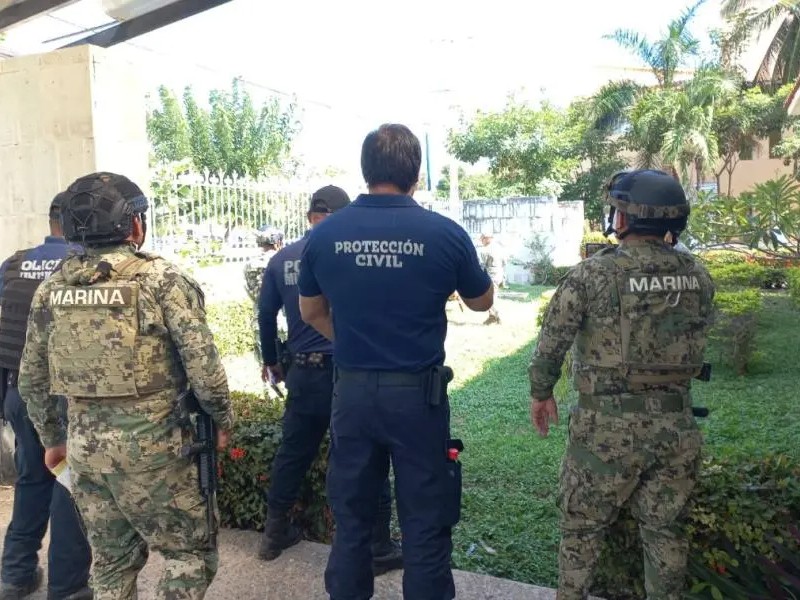 Hallan artefacto explosivo en oficinas de la CFE en Huatulco