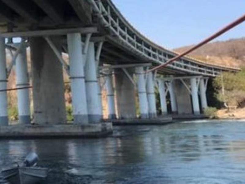 Hallan bolsas con restos humanos bajo el puente de Tepalcates