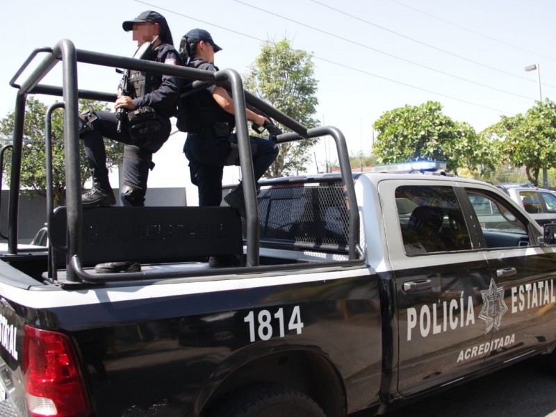 Hallan cadáver en interior de camioneta sobre el río Coahuayana