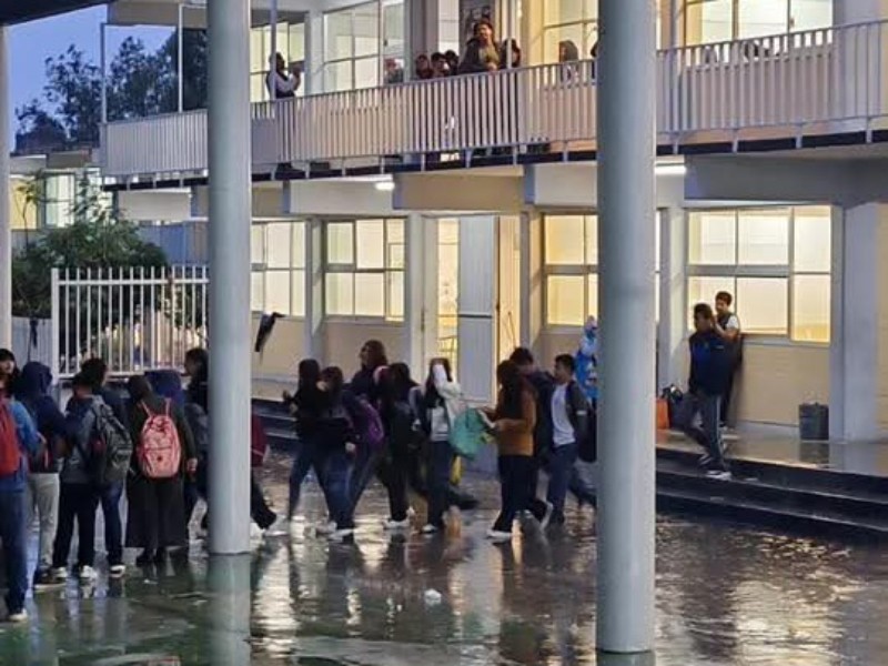 Hallan cámara de vigilancia en sanitario en escuela secundaria Hallan cámara de vigilancia en sanitario en escuela secundaria